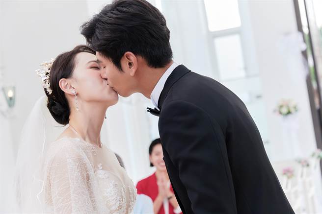 杨子仪、林筳谕剧中办婚礼超催泪。（三立提供）