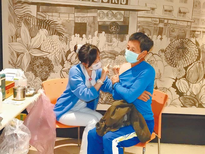 南投县政府卫生局表示，南投目前疫苗量能充足，请各单位尽速完成接种，保护自己也保护他人。（本报资料照片／吴建辉南投传真）