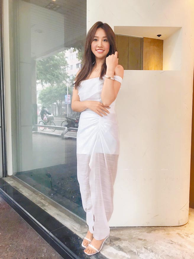 「酒厂千金」郑羽凡加入新东家，成为鸡排妹师妹。（千巡影世提供）