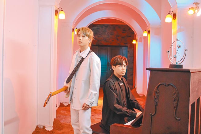 九澤CP拍攝片頭曲〈最後一秒鐘〉MV。（滾石唱片提供）