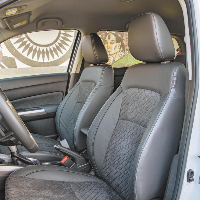 座椅均饰以几何图纹。（陈大任摄）