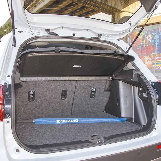 行李厢弹性载物机能。（陈大任摄）