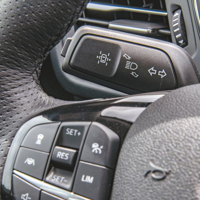 RED道路邊緣偵測系統。（陳大任攝）