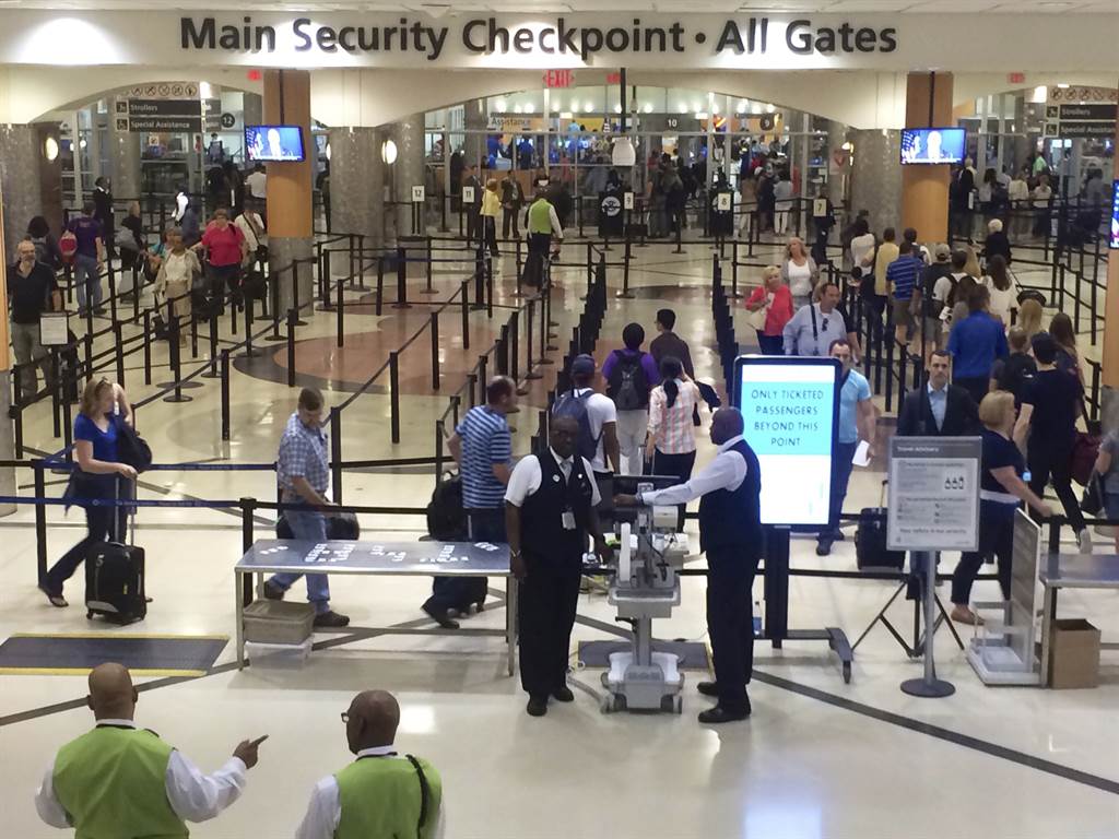 哈特斐德-杰克森亚特兰大国际机场（Hartsfield-Jackson Atlanta International Airport）11月曾发生枪枝意外击发的事件，引发一阵骚动。图／美联社(photo:ChinaTimes)