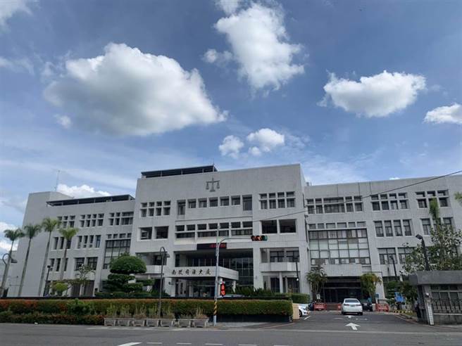 一名窃嫌偷超市1盒45元馄饨，法官判他5个月徒刑，或罚3400倍罚金换免坐牢。(中时资料库)