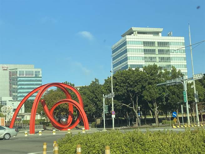 中科园区光电产业连续3年衰退后，受宅经济、远距商机等需求强劲，大幅成长30.37％。（卢金足摄）