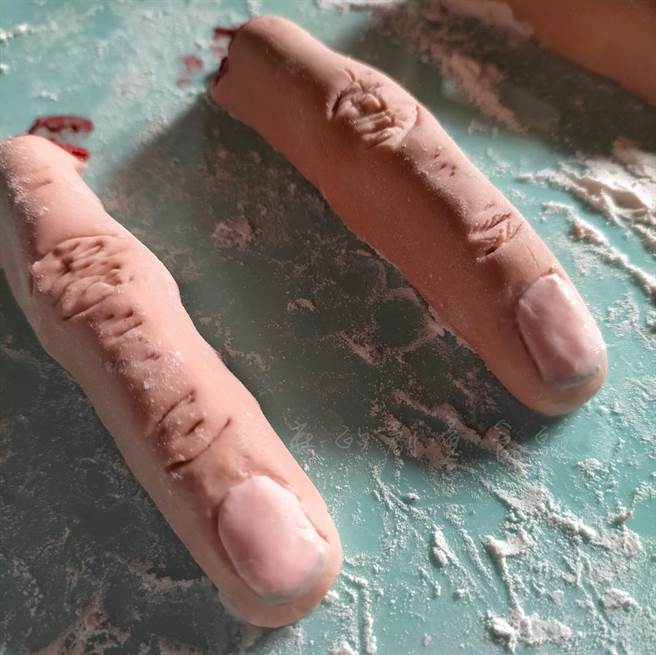 「人體」湯圓超逼真，連指縫灰灰髒髒的細節都維妙維肖。（圖／翻攝臉書社團爆怨2公社）