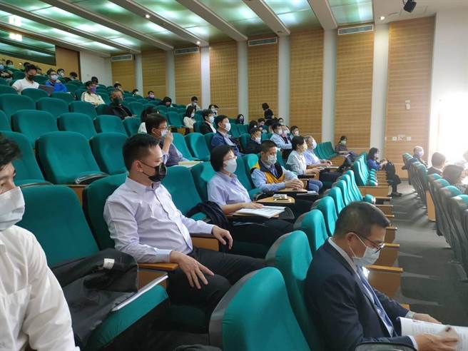 營業祕密戰略及經貿商機演講培訓，第二場營業秘密戰略致勝之道13日登場。(楊宗灝翻攝)