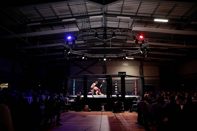 巴西博尔巴市长白旭多近日因亚马逊保育区的水上公园开发案，与前议员席瓦于网路上隔空交火。两人彼此叫嚣「是男人就拳头决斗」，最后真的在擂台上死斗。图为示意图。(图/路透社)