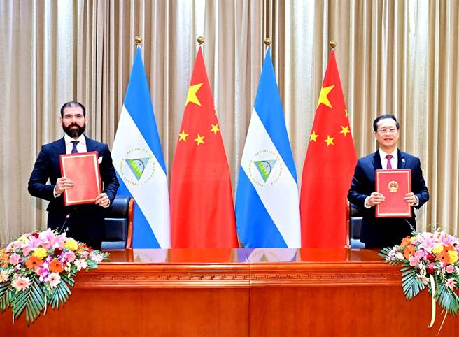 美国官员及分析师指出，美国对中美洲高官的一系列制裁，促使尼加拉瓜等中美洲高官转向大陆，就连瓜地马拉商界人士也担心，美国此举会促使瓜国政府转向。（图／路透社、新华社）