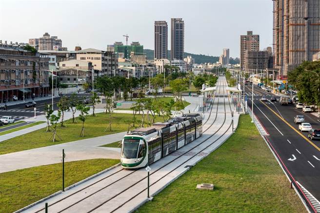 高雄轻轨C17-C20路段16日加入营运，服务范围由现行23站增为26站。（高雄市捷运局提供／石秀华高雄传真）