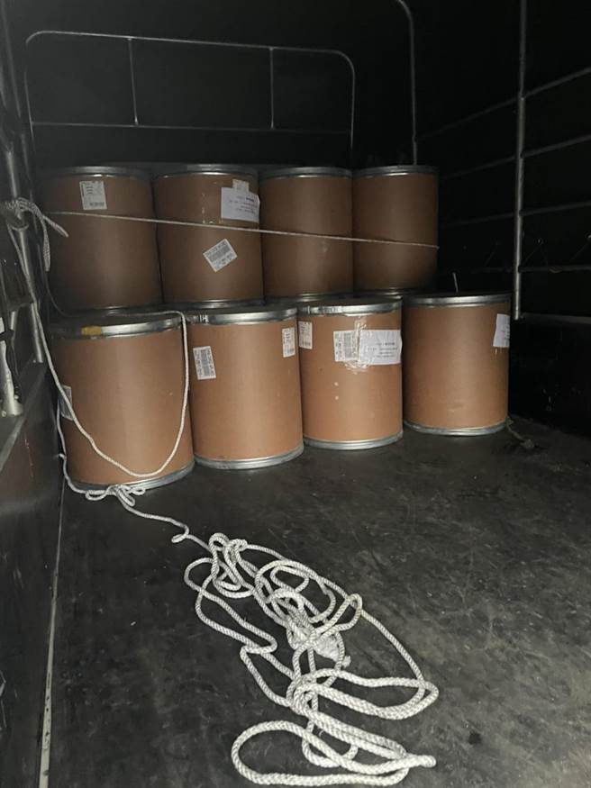 警调查获高男自陆走私制毒品原料「2–碘–甲基苯丙酮」，重达1000公斤数量惊人，台中地检署依违反《毒品危害防制条例》起诉。（检方提供／陈淑芬台中传真）