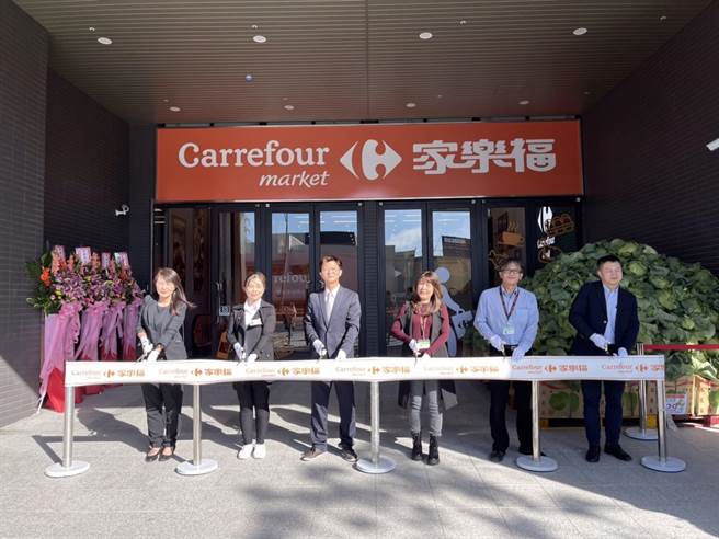 家樂福龜山文青店今開幕剪綵正式亮相。(家樂福提供)