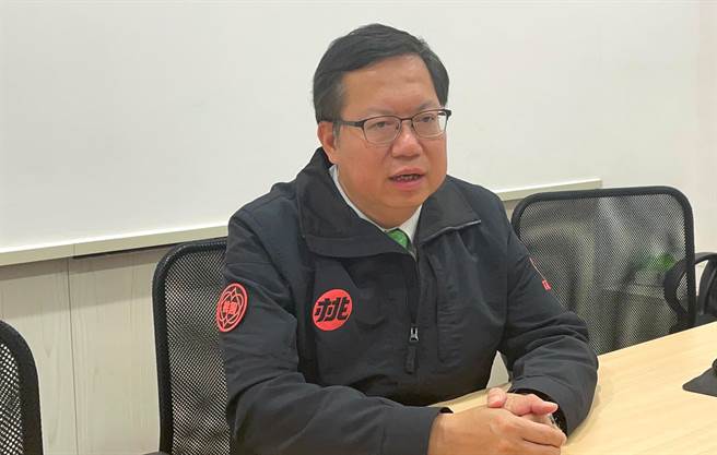 桃园市长郑文灿14日谈新北市长侯友宜千字公投文时表示，侯以委婉的方式表达不赞成国民党的极端路线，包括不赞成三接迁台北港、不赞成核四重启。(蔡依珍摄)