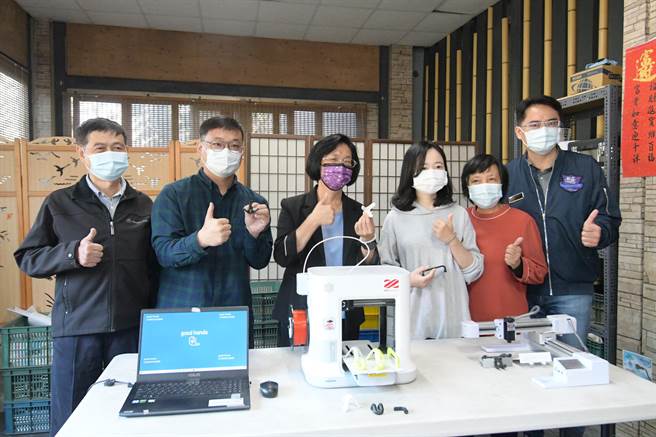 彰化县长王惠美(中)欢迎更多传产二代、返乡青年朋友留乡打拚创业。（谢琼云摄）