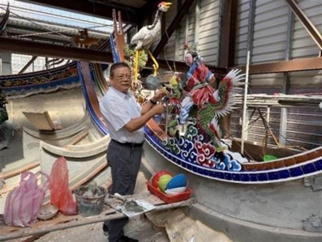 文觀局新登錄的「傳統工藝類─剪黏」無形文化資產，保存者鄭盛宏。（苗栗縣政府提供／謝明俊苗栗傳真）