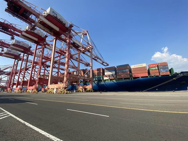 台湾整体港群的货柜装卸量则有成长，今年预估达1540万TEU，有望创下歷史新高。（陈佑诚摄）