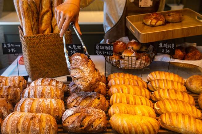 瑞莎塔烘焙坊拥有全长4.5米的麵包陈列柜。（品牌提供）