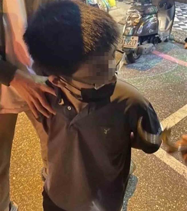 新北市20岁男子李盈达今年10月21日为了钱财，狠杀养育他16年的杨江老阿嬷。新北地检署今侦结，认为李男手段凶残，恶性重大，视他人生命如草芥，令人髮指，依强盗杀人罪嫌起诉，并建请法官从重量刑。（蔡雯如翻摄）