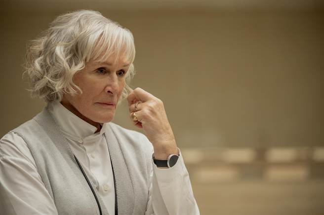 ↑葛倫克蘿絲在《天鵝之歌》飾演掌握先進複製技術的科學家。（Apple TV＋提供）