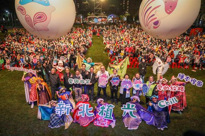   开幕活动由纸风车剧团演出《纸风车的魔法书》。(图/新北市政府提供)