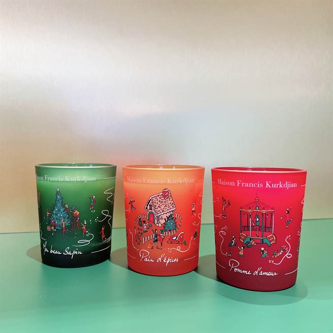 耶诞快乐香氛蜡烛三入组，一次入手整套耶诞蜡烛。（邱映慈摄）