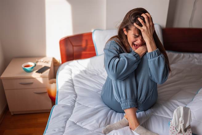 双鱼座、水瓶座、射手座的人虽然很爱哭，却从不会在家人面前哭。(示意图/达志影像)