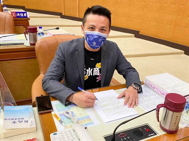 国民党新北市议员陈伟杰力挺新北市长侯友宜，希望大家用理性的态度面对公投。（市议员陈伟杰提供）