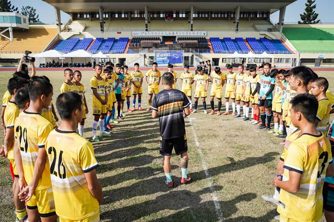 BE HEROES足球菁英学院14日在彰化县立体育场开训。（BE HEROES提供）