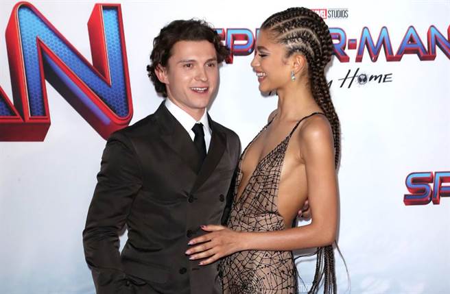 《蜘蛛人：無家日》舉辦全球首映會，湯姆霍蘭德和千黛亞一起出席。(圖／達志影像)