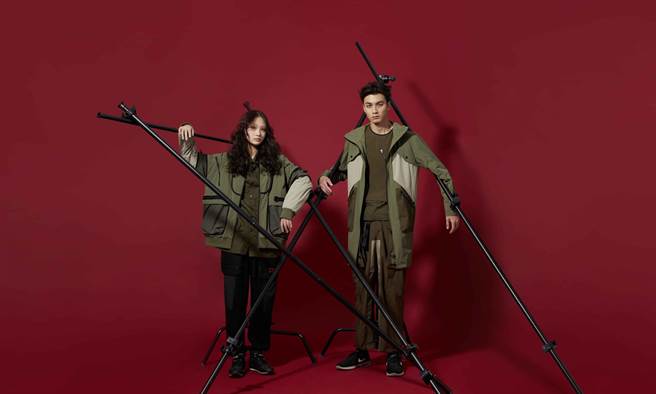 WEAVISM织本主义推出「The Wall撞墙」系列，即日起至31日，节日期间可享免费礼物包装，满8000 即送价值980元胶原蛋白枕头套, 满1万6000再送价值3280元的胶原蛋白羊毛围巾。（WEAVISM织本主义提供）