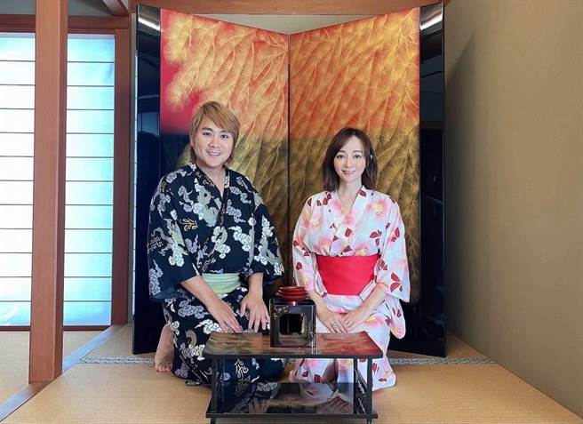 王仁甫与季芹开心度过第16个结婚纪念日，入住日式饭店享受偽出国感。（乐心娱乐工作室提供）