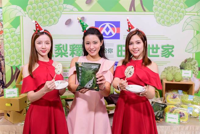 鳳梨釋迦冰過後口感媲美頂級冰淇淋﹗全聯未來將推出「鮮鳳梨釋迦雪糕」。（全聯提供）