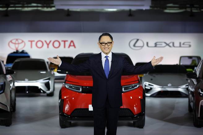 为了达到碳中和的目标，TOYOTA总裁丰田章男亲自发布未来旗下TOYOTA、LEXUS将推出各类型电动车。（TOYOTA提供）
