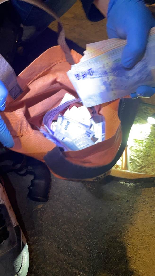 五股超商ATM遭抢百余万　3名犯嫌中最小16岁（翻摄照片／戴上容新北传真）