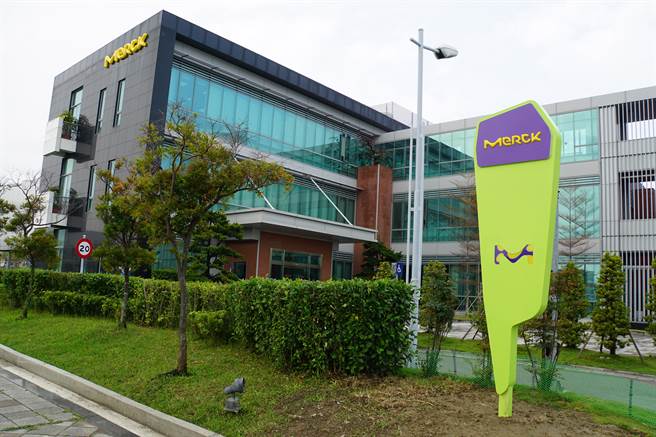 默克将在高雄园区现址扩大新建全球首座半导体材料大型生产与应用研发中心，囊括默克全系列的半导体解决方案。 （默克提供）