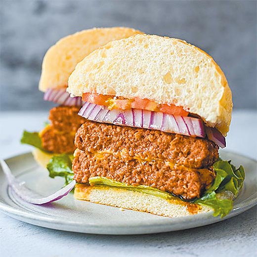 钰统食品旗下品牌三机植物肉，美味方便环保减碳。图／业者提供