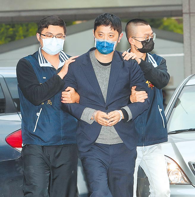 林秉樞（中）遭爆料疑施打特權疫苗。（本報資料照片）