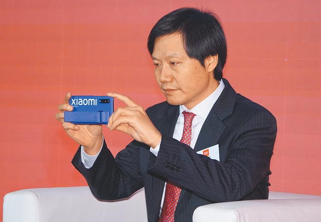 小米集团创始人、董事长兼CEO雷军，近日传出接连退出多家旗下关联公司法人代表、执行董事或董事长等职务。（中新社）