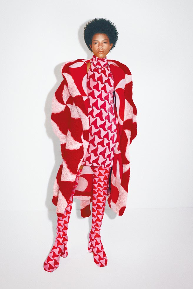 BV的Wardrobe 03充满鲜明印象的图纹设计，Daniel Lee用独特的印花让人记得他。（Bottega Veneta提供）