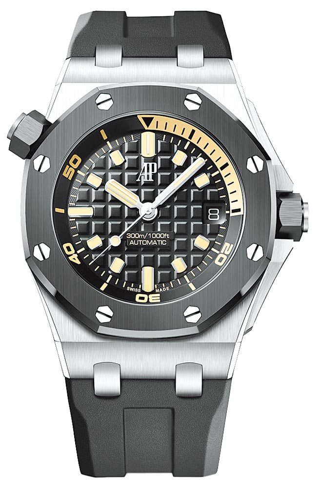 爱彼表皇家橡树离岸型潜水表白金黑色陶瓷限量版，42mm，176万2000元。（Audemars Piguet提供）