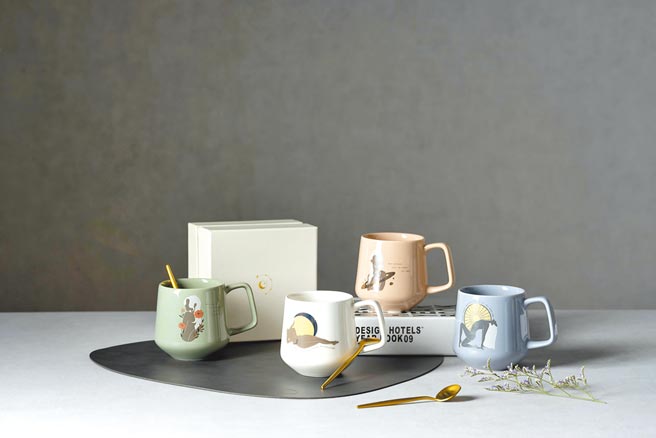 HOLA×唐绮阳星座联名马克杯礼盒，内含马克杯、搅拌匙，原价799元，22日前预购特价599元，再享HOLA点数10倍送。（HOLA提供）