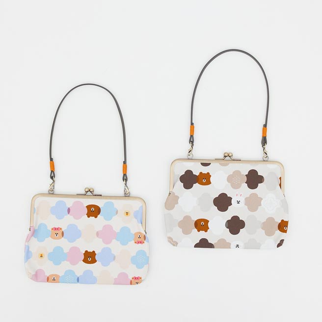 印花乐BROWN &FRIENDS印花系列口金手帐包，1580元。（印花乐提供）