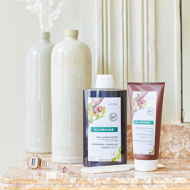 法国植萃品牌蔻萝兰，全新升级明星产品养髮强韧洗髮精400ml，850元，养髮强韧护髮素200ml，680元。（蔻萝兰提供）