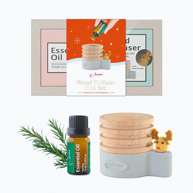 PChome 24h購物的Bone原木擴香台禮物組，聖誕特別版麋鹿先生＋茶樹，31日前特價499元。（PChome 24h購物提供）