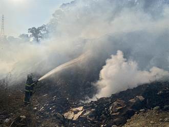 花壇保育林濫倒2000噸廢棄物 疑縱火狂燒3天臭昏居民