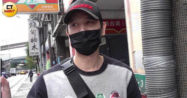 张勛杰发现本刊，便走过来与记者打招呼，并表示林韦君「状况不好」。（图／本刊摄影组）