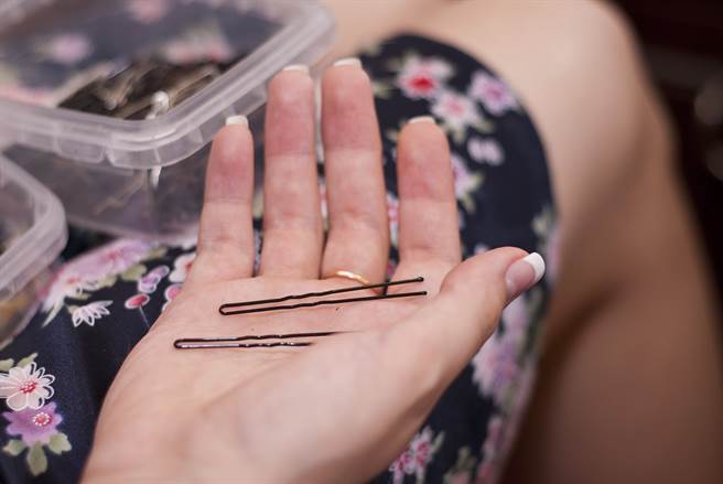 美国一名女子在疫情封城期间，进行以物易物的计画，成功用一根髮夹换到一栋房子。(示意图/达志影像)