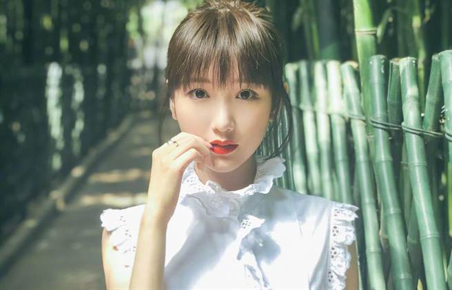 毛晓彤近年来人气不断攀升，却有段辛酸的过去。(图/翻摄自毛晓彤微博)