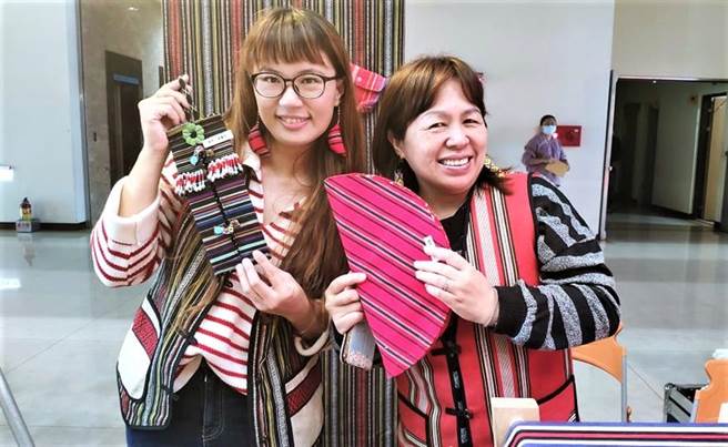 原民部落大学课程涵盖教育、生活、经济与文化四大项目，教导民眾学习原民传统技艺。（李京升摄）